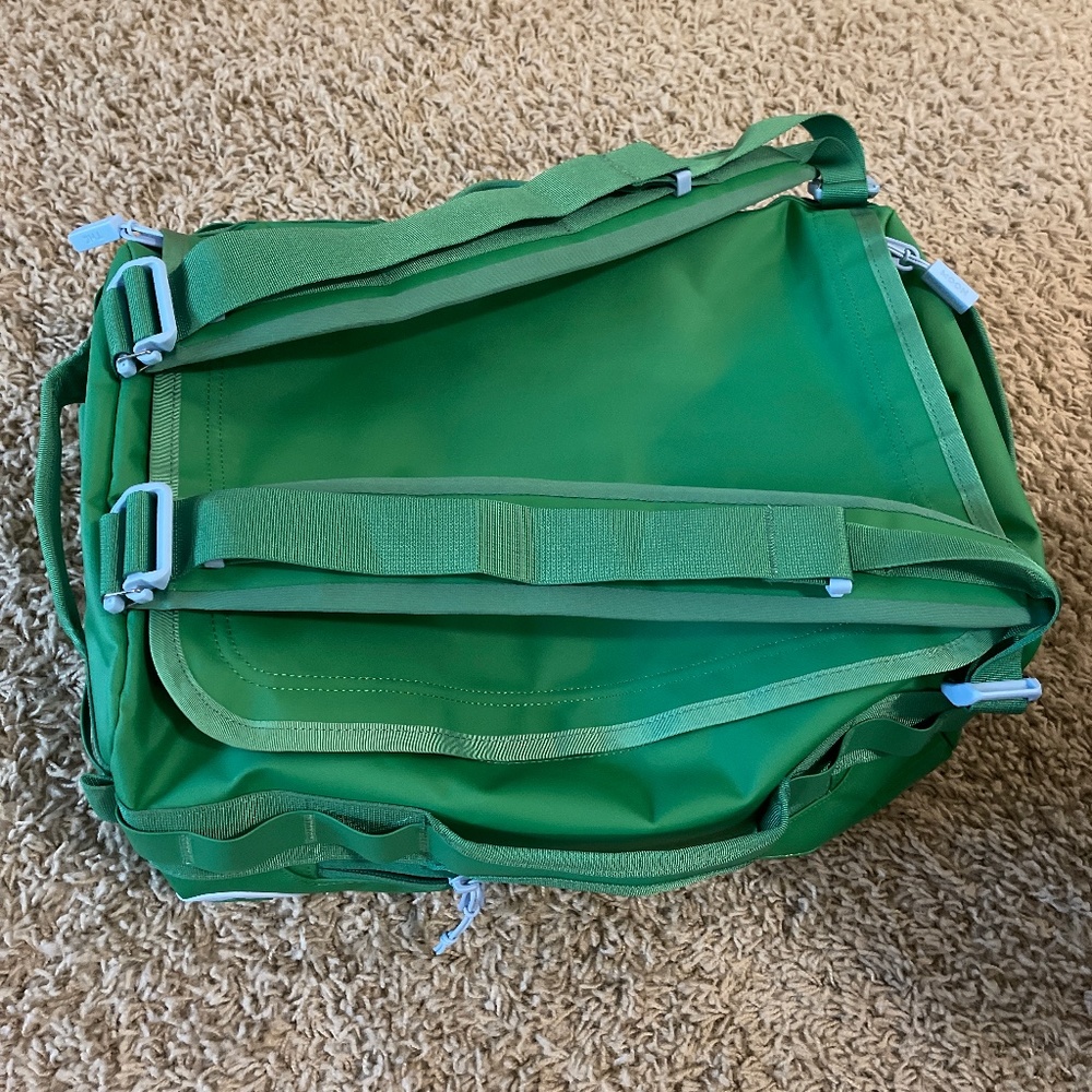 Drunk elephant Baboon to the Moon Green Drunk Trunk 7.0 bag